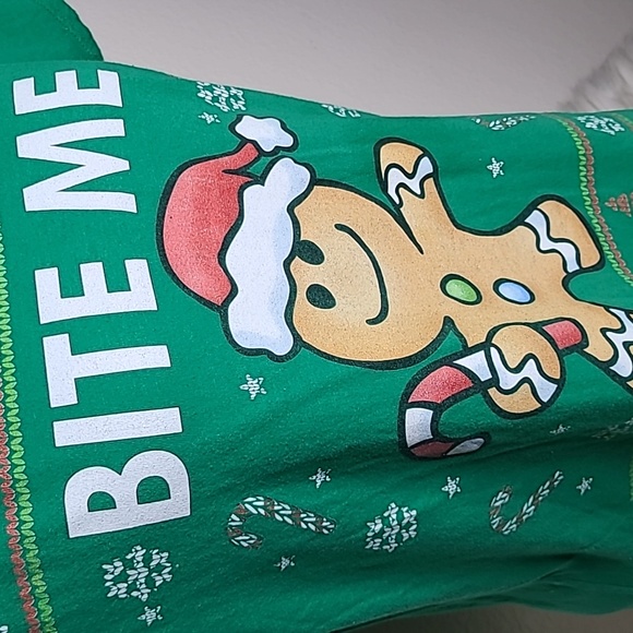 Christmas T-shirt Size Large Green "Bite Me" Gingerbread Man Whimsical Fun Cute - Picture 3 of 6